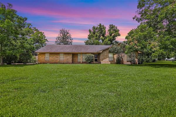 101 Sunset Heights AVE, Dayton, TX 77535