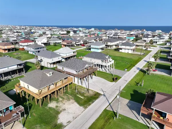 Crystal Beach, TX 77650,976 Albatross LN