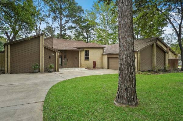 84 S April Wind DR S, Conroe, TX 77356