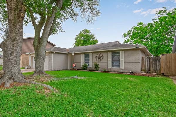 9905 Sparrow ST, La Porte, TX 77571