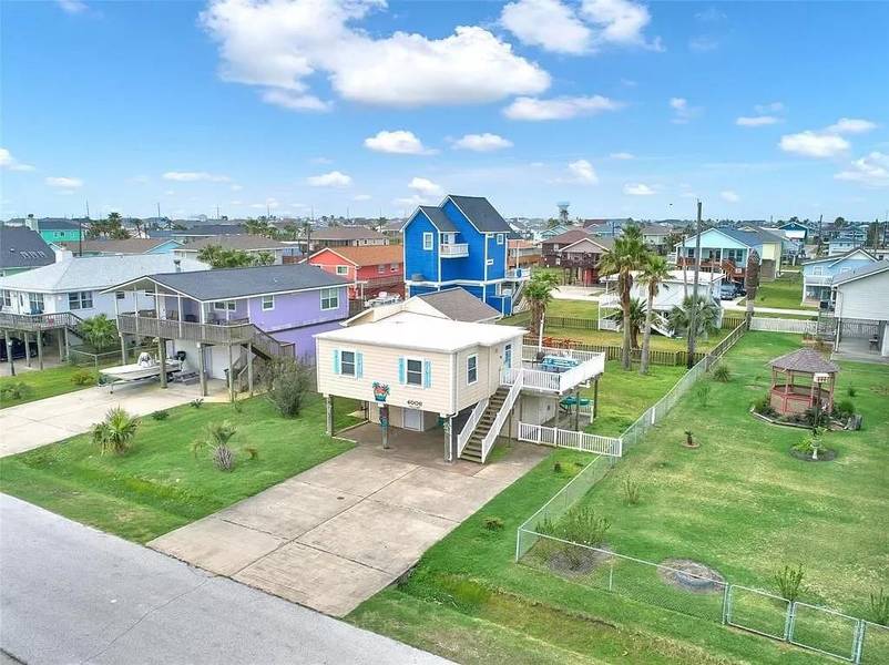 4006 Reeves DR, Galveston, TX 77554