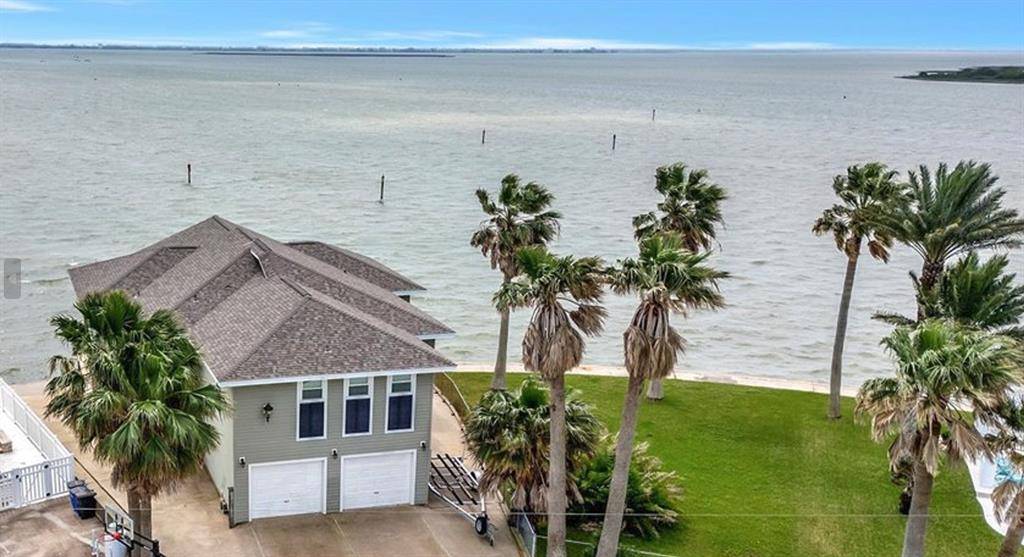126 Tamana DR, Tiki Island, TX 77554