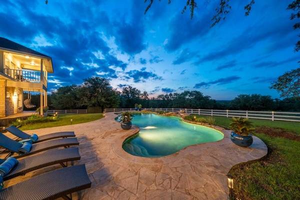 2800 Great Oaks DR, San Marcos, TX 78666