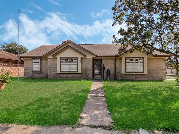 717 Yale LN, Deer Park, TX 77536