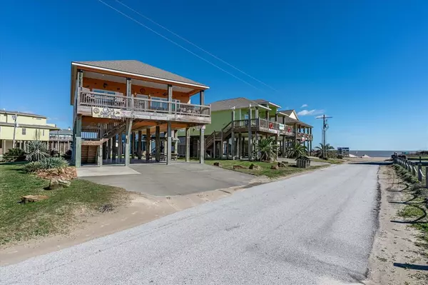 Crystal Beach, TX 77650,974 S Stingaree DR