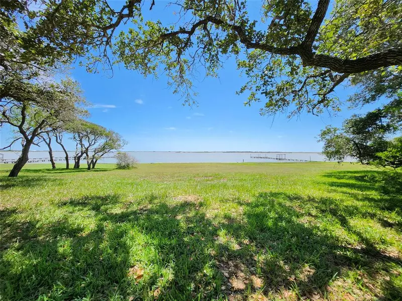 2380 W Bayshore DR, Palacios, TX 77465