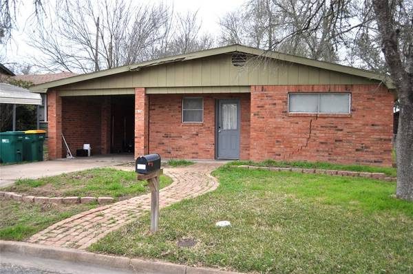 616 N Madison ST, La Grange, TX 78945