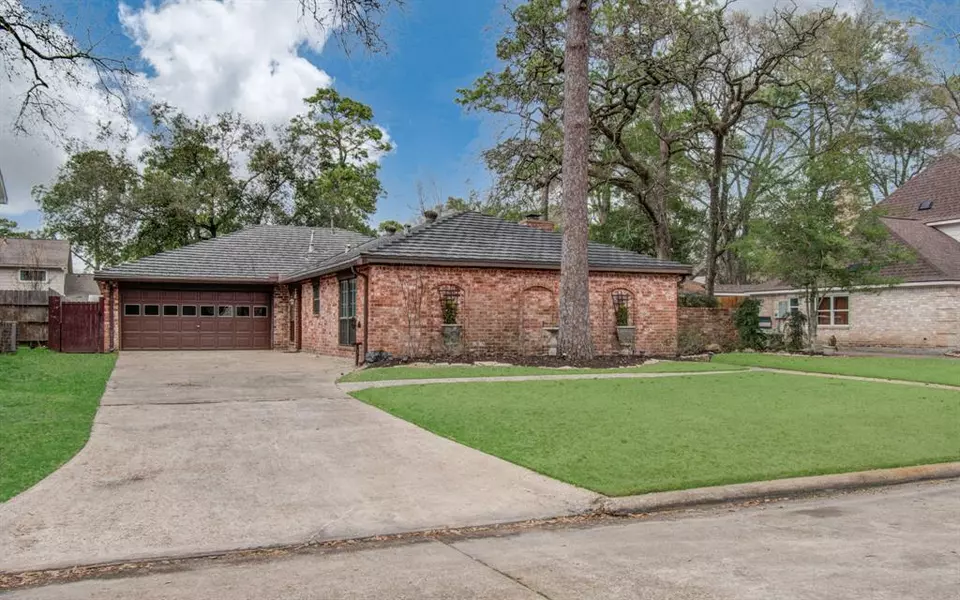 5930 Old Lodge DR, Houston, TX 77066