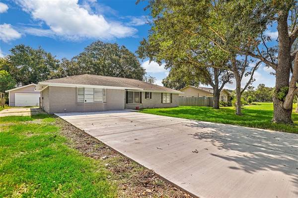 1207 Kansas AVE,  Anahuac,  TX 77514