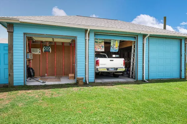 Crystal Beach, TX 77650,865 Main ST