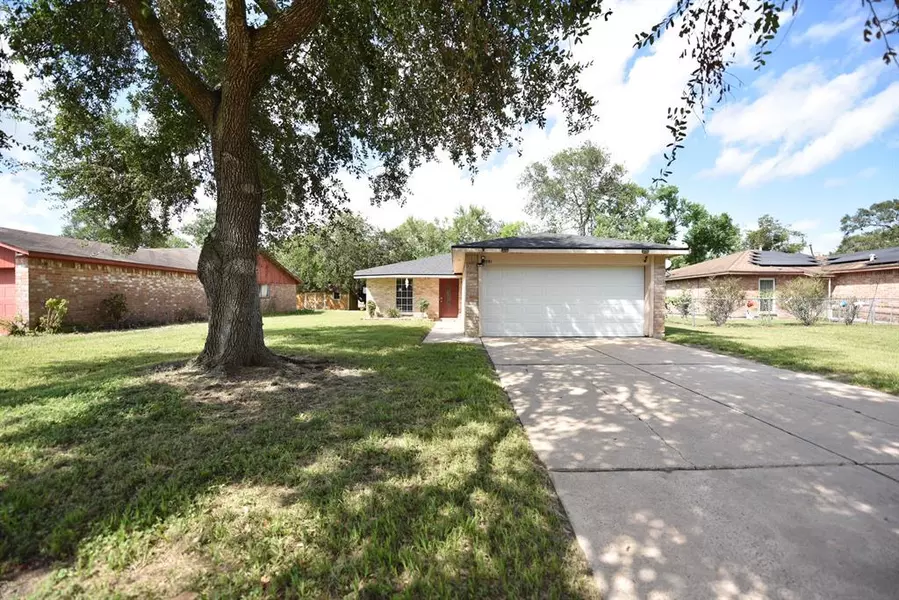 301 Bert ST, Angleton, TX 77515