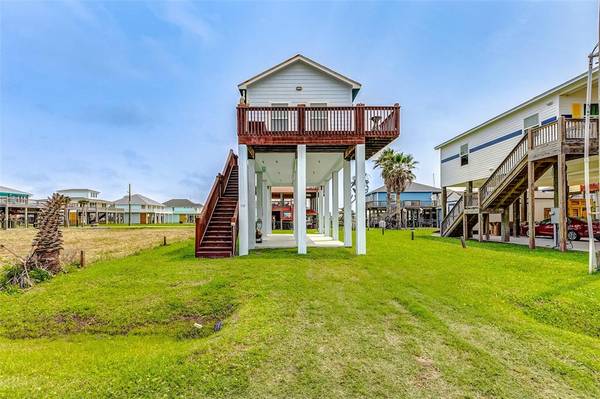 910 Meynig DR, Crystal Beach, TX 77650