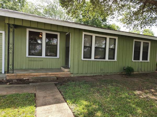 318 Klesel ST, Schulenburg, TX 78956