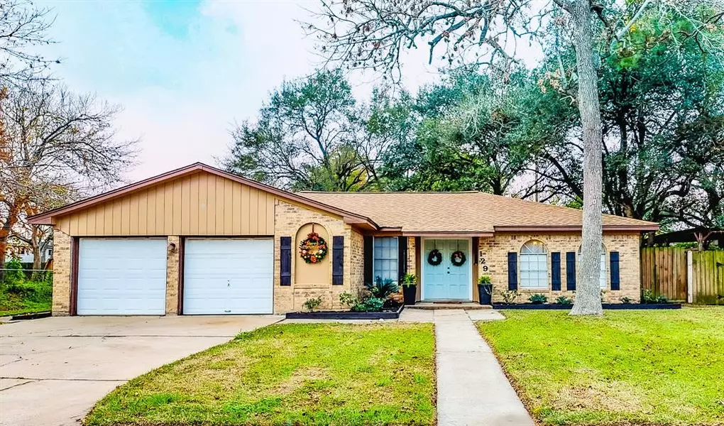 129 Tulip TRL, Lake Jackson, TX 77566