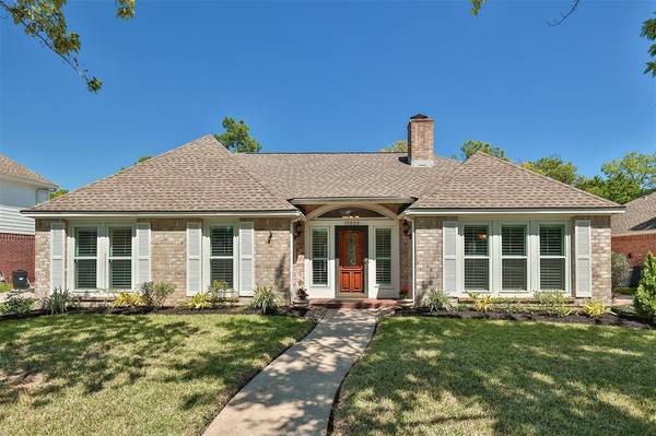 15826 Knolls Lodge DR, Houston, TX 77095