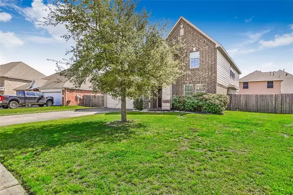 8610 Lynn Brook LN, Baytown, TX 77523