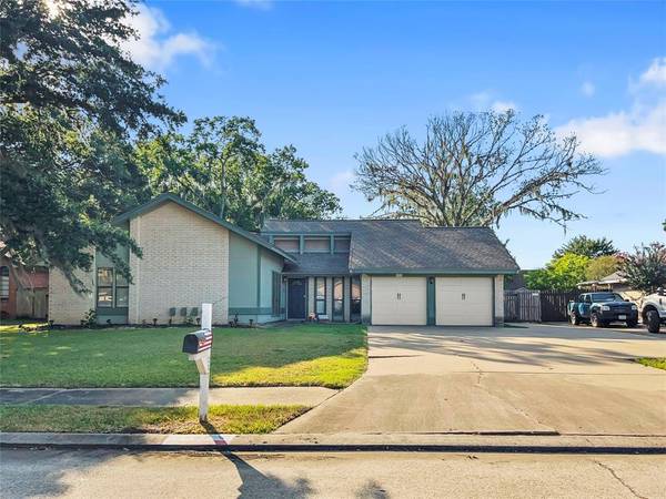 237 Wedgewood ST, Lake Jackson, TX 77566