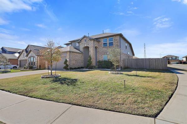 4502 Crescent Lake CIR, Baytown, TX 77521