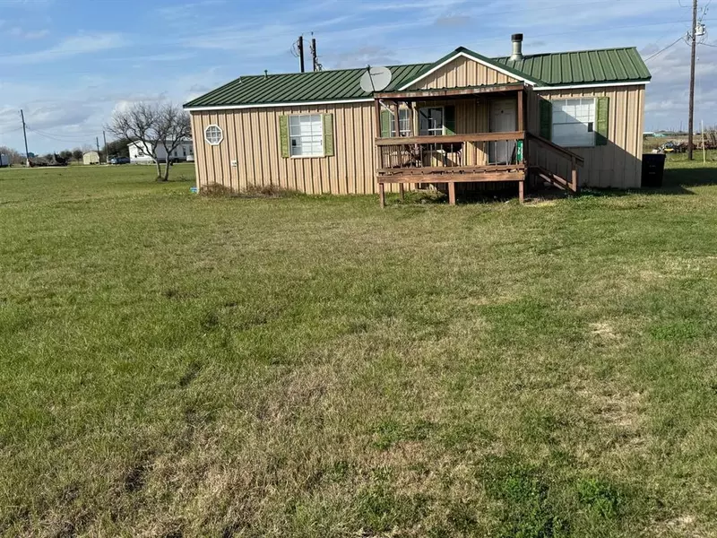 70 Catfish DR, Palacios, TX 77465