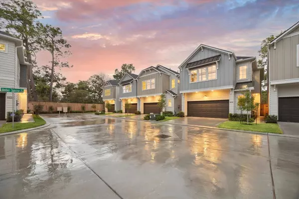 806 Glowing Dawn Drive, Houston, TX 77018