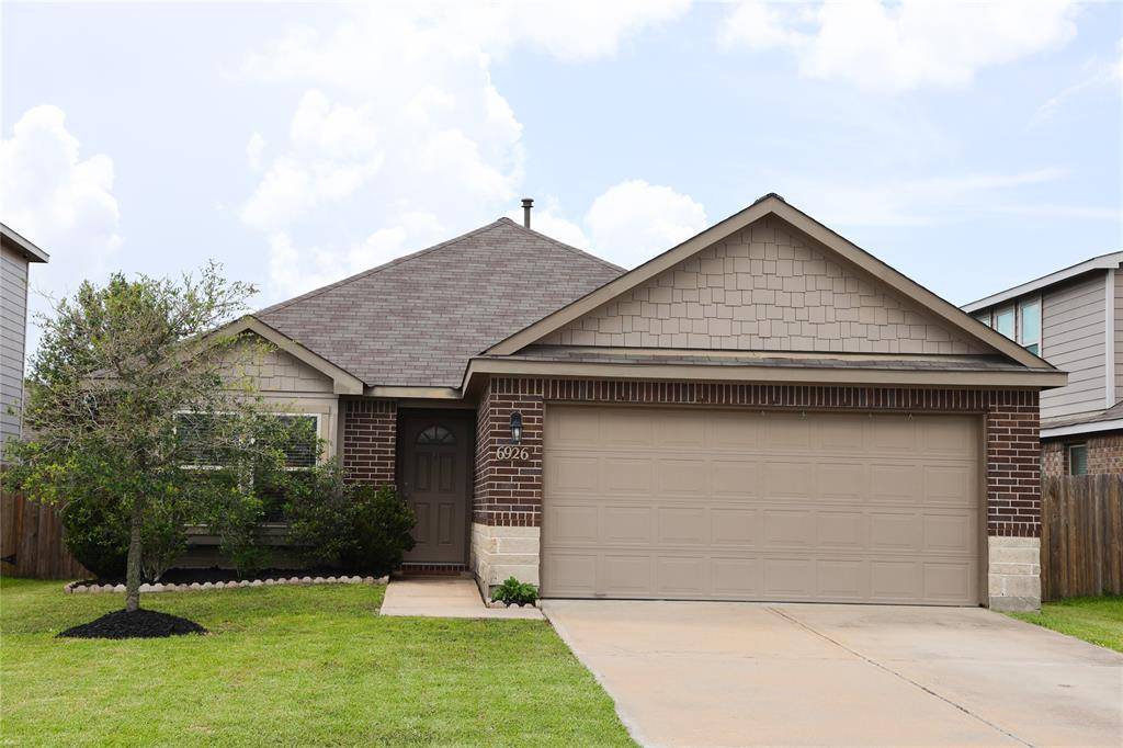 6926 Glenmoor DR, Rosharon, TX 77583