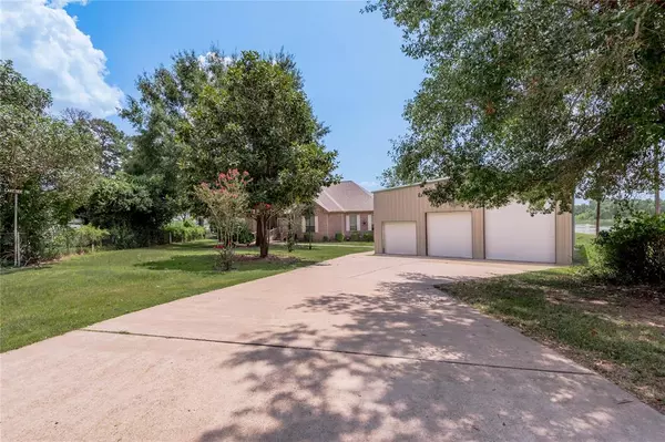 Trinity, TX 75862,206 Lake Front DR