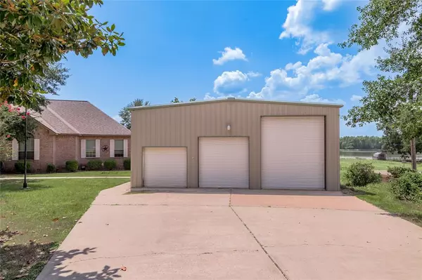 Trinity, TX 75862,206 Lake Front DR