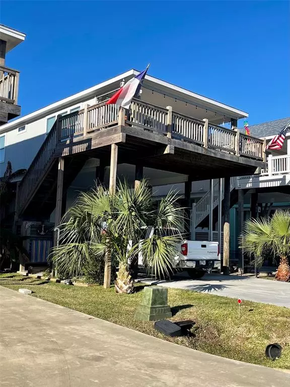 983 S South Jacks RD, Crystal Beach, TX 77650