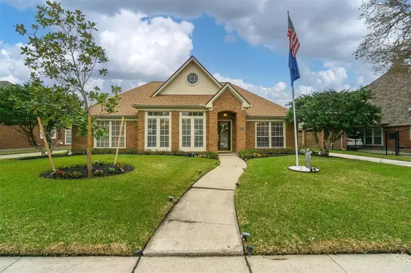 2104 Olympic DR, League City, TX 77573