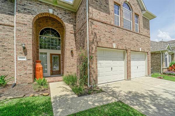 327 Holly Branch LN, Kemah, TX 77565