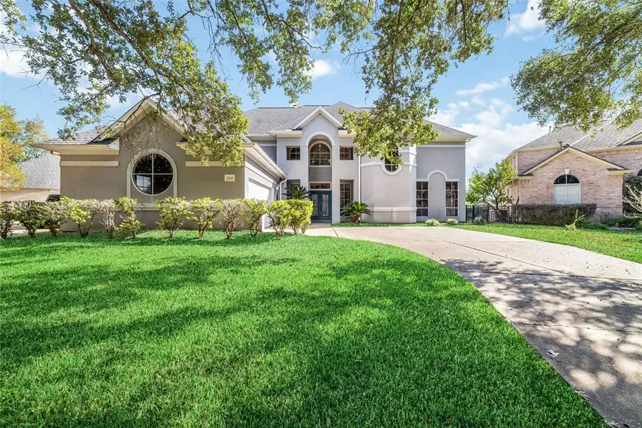 319 Lake Bend DR, Sugar Land, TX 77479