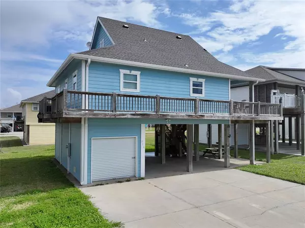 976 Bahama DR, Crystal Beach, TX 77650