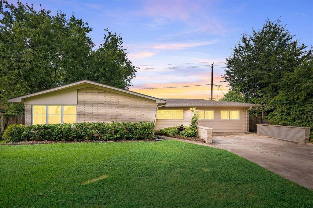 5001 Libbey LN, Houston, TX 77092