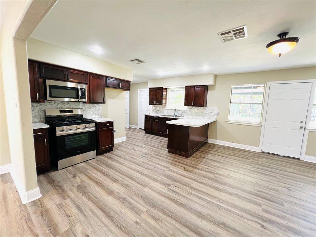 5222 Kelling ST, Houston, TX 77045
