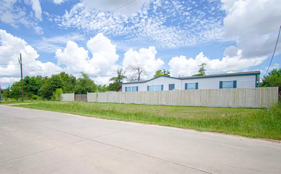 127 County Road 3574, Cleveland, TX 77327