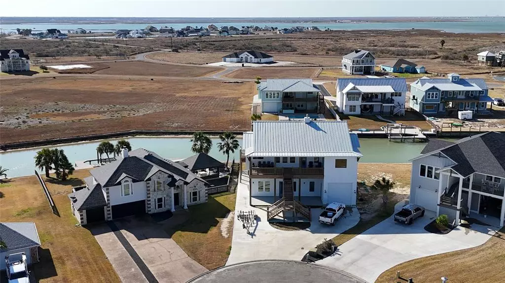 40 Northpointe DR, Rockport, TX 78382