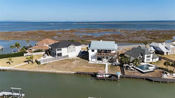 40 Northpointe DR, Rockport, TX 78382