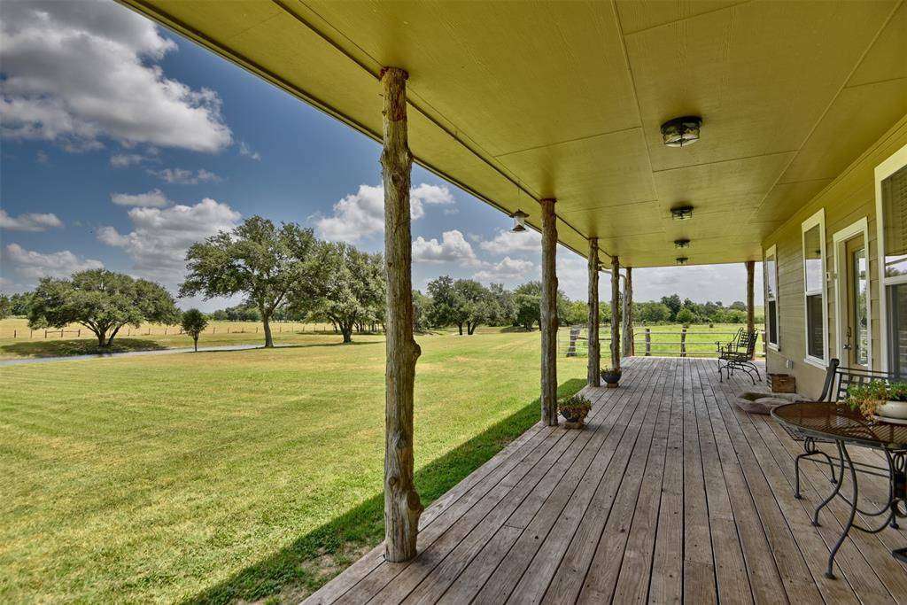 Moulton, TX 77975,193 CR 261