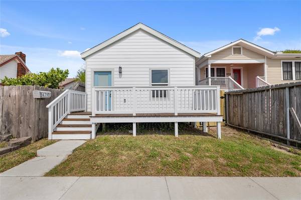 4710 Avenue S, Galveston, TX 77551