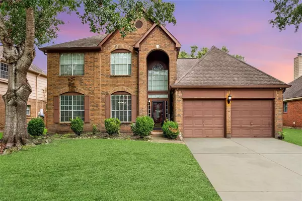 15611 Contender LN, Friendswood, TX 77546