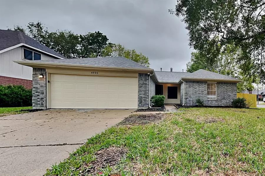 4935 Pecan Grove DR, Pearland, TX 77584