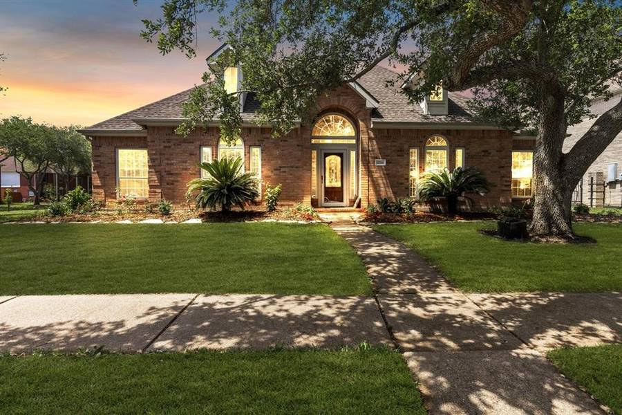 1218 Eagle Lakes DR, Friendswood, TX 77546