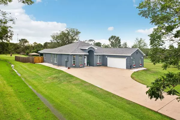 396 Mill RD, Angleton, TX 77515