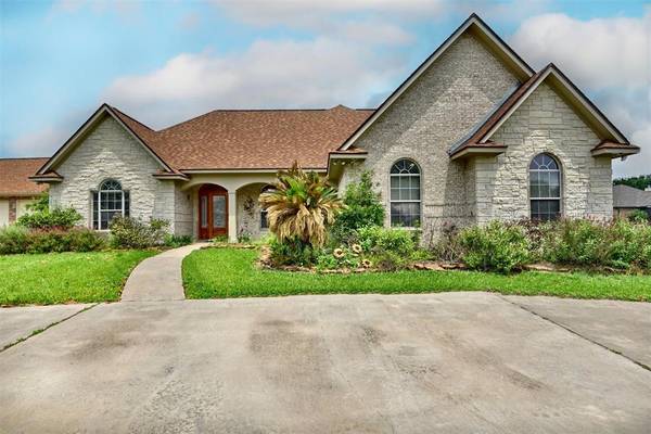 403 Magnolia LN, Brenham, TX 77833