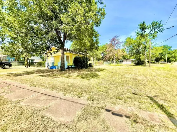 Groesbeck, TX 76642,207 N Archer ST