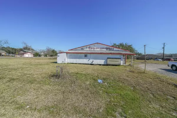 Highlands, TX 77562,519 E Oak ST