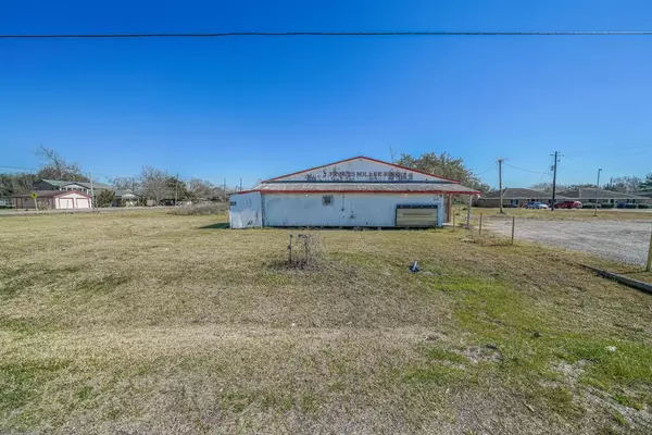 Highlands, TX 77562,519 E Oak ST