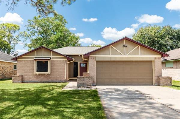 4 Wagon Lane LOOP, Angleton, TX 77515