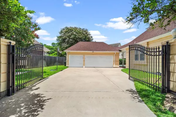 Sugar Land, TX 77478,1627 Clearwater Creek DR