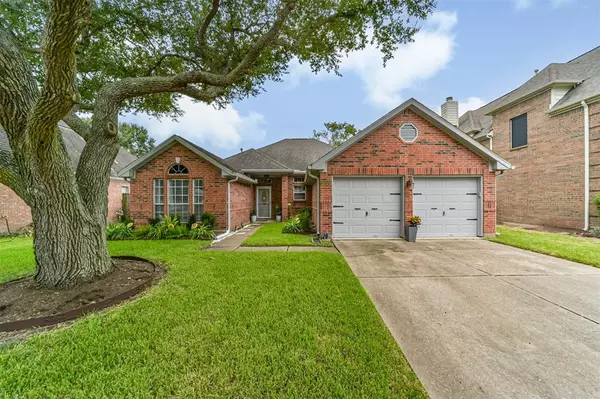 1018 Canterbury DR,  Pearland,  TX 77584